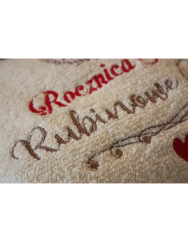 Zestaw prezentowy na rocznicę ślubu - ręczniki z haftem w koszu wiklinowym 5 10 20 30 40 50 rocznica ślubu