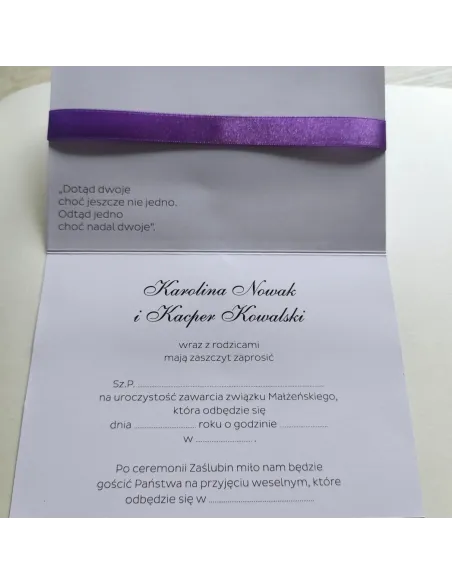 Eleganckie fioletowo perłowe zaproszenia Ślubne na Wesele z kokardą