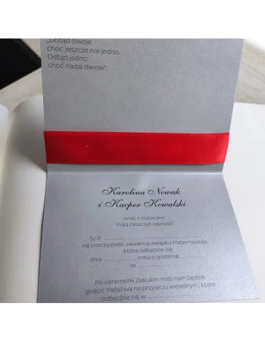 Eleganckie srebrne personalizowane zaproszenie Ślubne na Wesele z kokardą