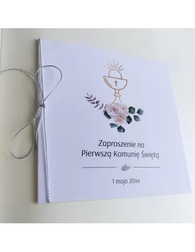 Personalizowane komunijne zaproszenie na pierwszą komunię świętą hostia kwiaty