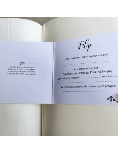 Personalizowane komunijne zaproszenie na pierwszą komunię świętą hostia kwiaty