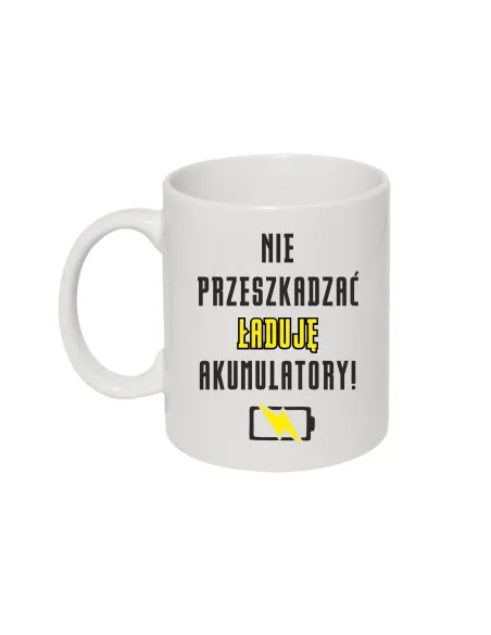 Kubek z nadrukiem nie przeszkadzać ładuję akumulatory