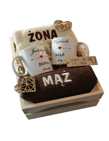 Prezent ślubny na rocznicę - ręczniki z haftem + kubki