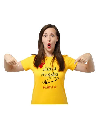 Koszulka z nadrukiem żona rządzi imię