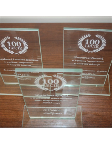 Statuetka szklana z grawerem na prezent dla rodziców