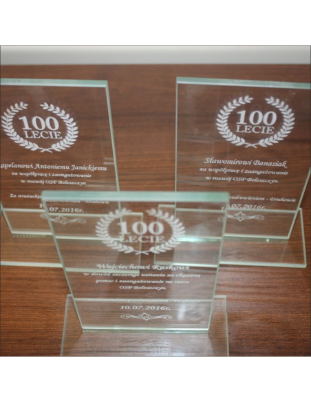 Statuetka szklana z grawerem na prezent dla rodziców