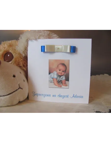 Zaproszenia kwadratowe na chrzest roczek urodziny ze wstażka i dżetem oraz zdjęciem dziecka