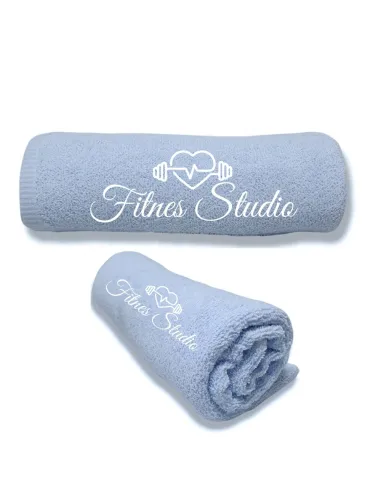 Ręcznik z haftem logo dla salonu fitness do siłowni