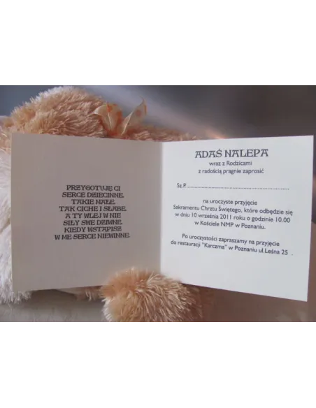 Zaproszenia kwadratowe na chrzest roczek urodziny ze wstażka i dżetem oraz zdjęciem dziecka