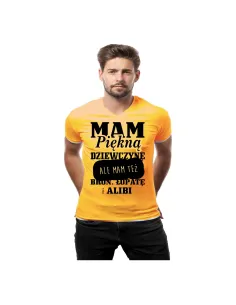 Koszulka z nadrukiem mam piękną dziewczynę ale mam też broń, łopatę i alibi