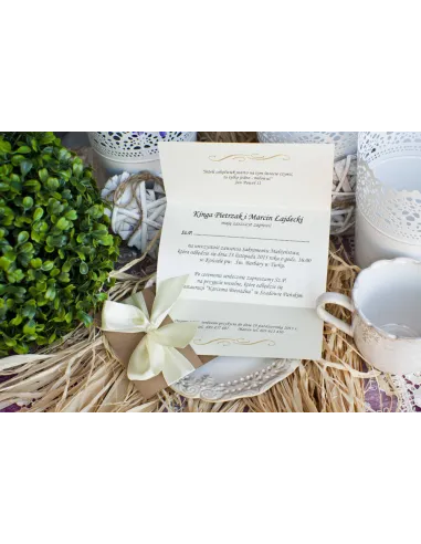 Eleganckie perłowe zaproszenia jasny brąz z ręcznie wywiązaną kokardą