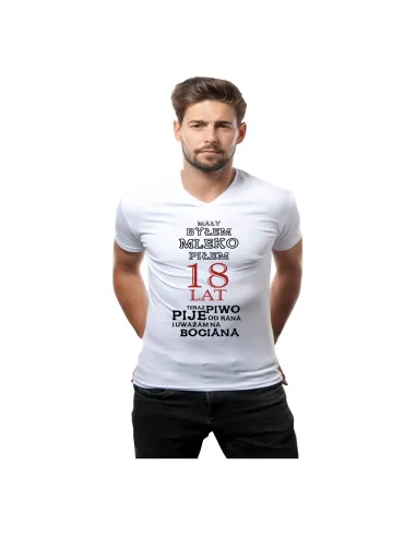 Koszulka z nadrukiem na 18 urodziny Mały byłem mleko piłem 18 lat teraz piwo pije od rana i uważam na bociana
