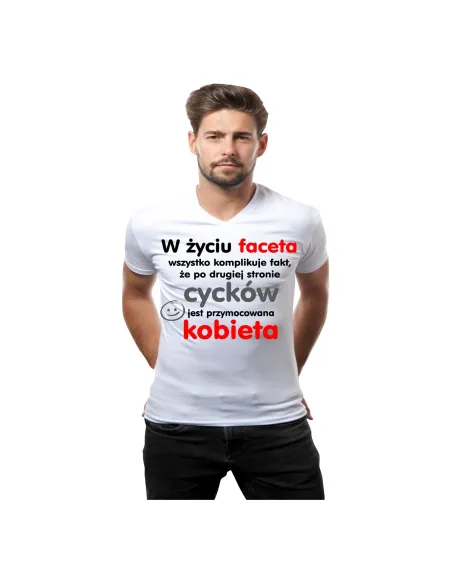 Koszulka z nadrukiem w życiu faceta wszystko komplikuje fakt, że po drugiej stronie cycków jest przymocowana kobieta